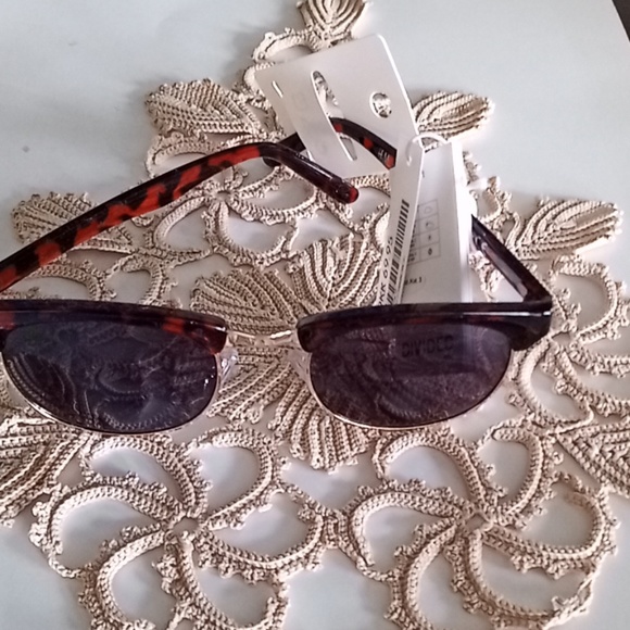 Sunglasses - Picture 3 of 3